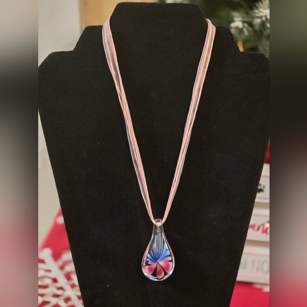 Diochotic Elegant Pink Glass Flower Pendant Necklace